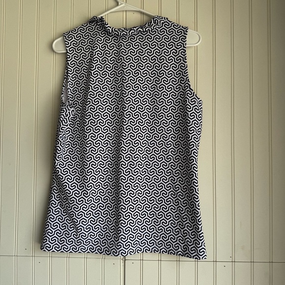 J. Mclaughlin Size L Sleeveless Durham Ruffle Top Blouse in White Navy Honeycomb - Picture 4 of 4